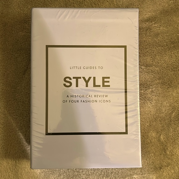 Little Guides to Style - Picture 2 of 2